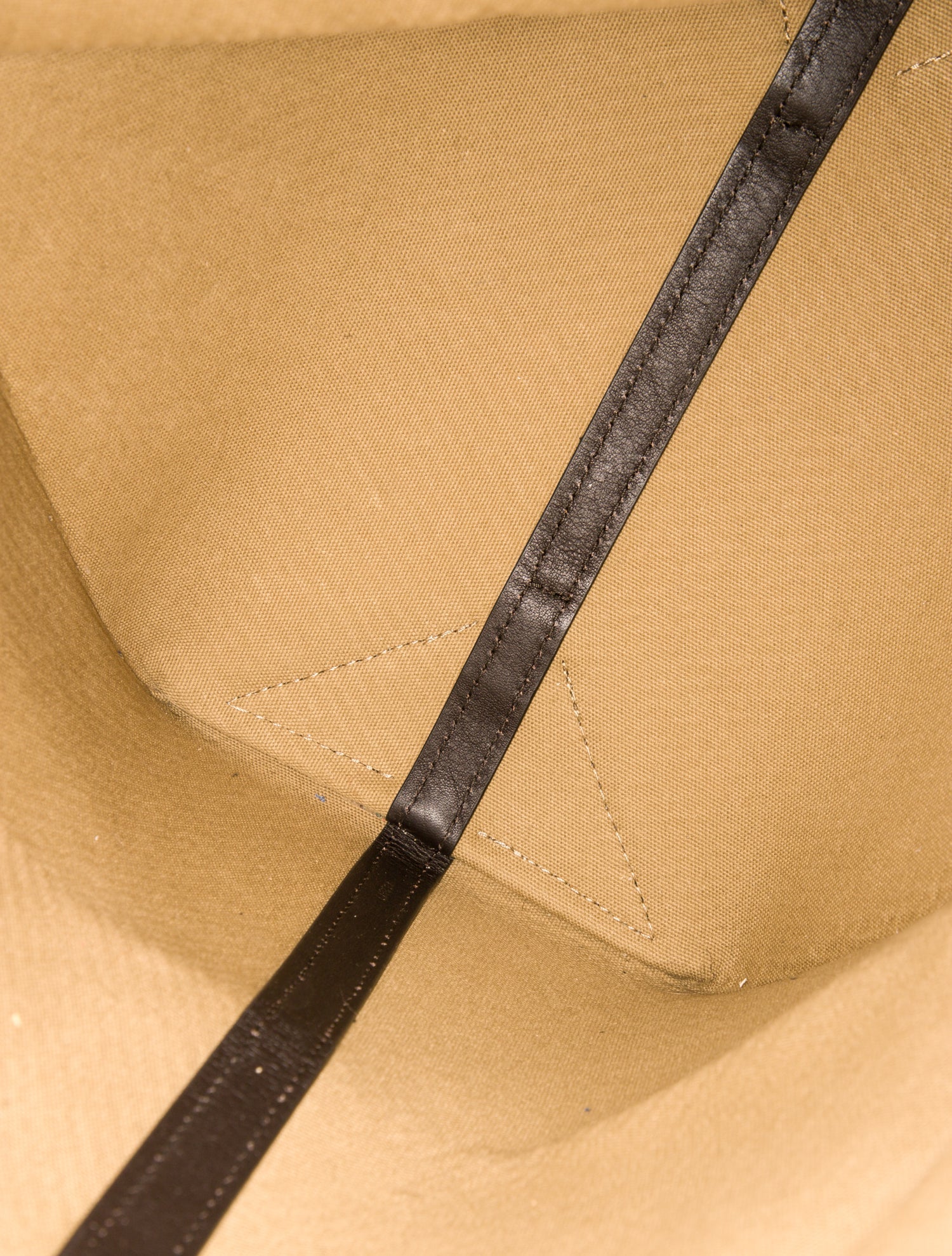 Loewe Canvas Puzzle Medium 2024